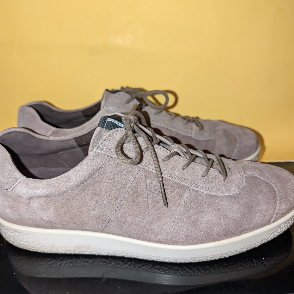 Men's Ecco Danish Design Suede Sneakers Size 9